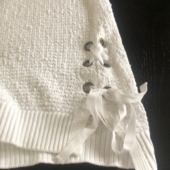 Sleeveless top.White - Picture 4 of 10